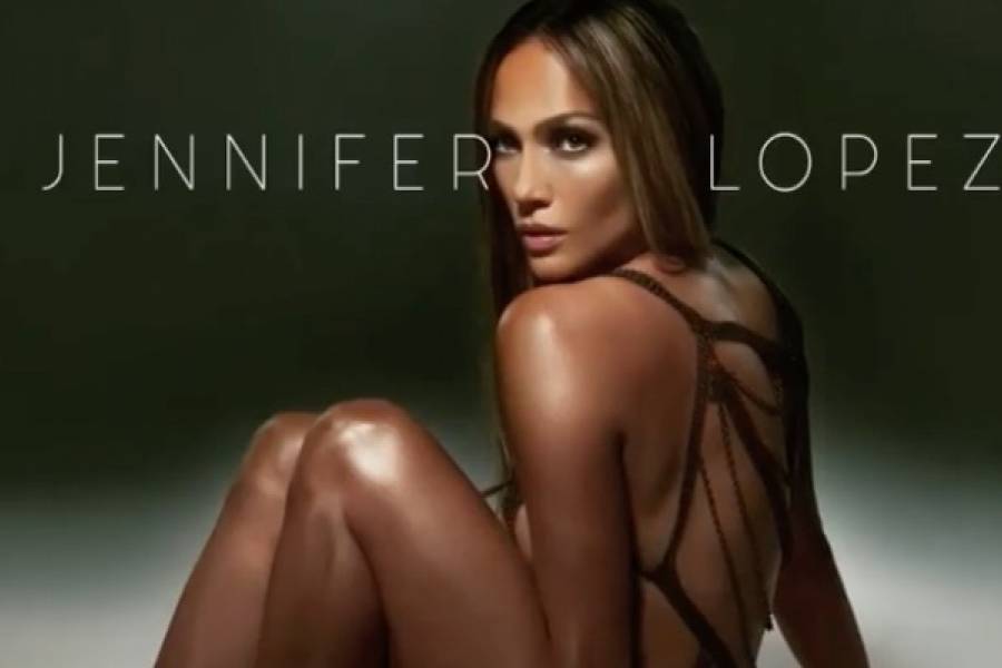 Tenemos a Jennifer Lopez desnuda. 