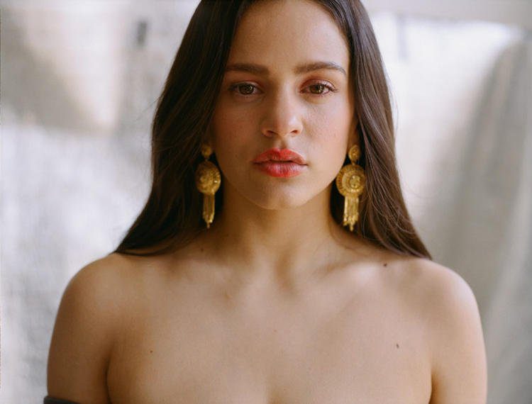 Rosalía desnuda